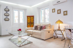 Félix Sáenz RooMalaga by Bossh Apartments